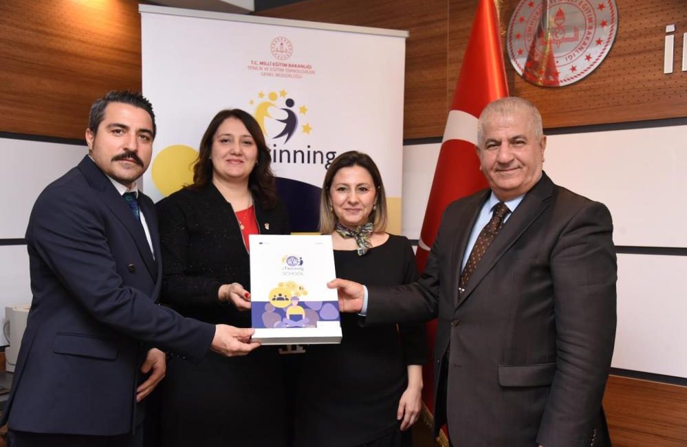Balıkesir’de 10 okula uluslararası prestij belgesi Balıkesir’de eğitimde uluslararası iş birliğini güçlendiren önemli bir gelişme yaşandı.
