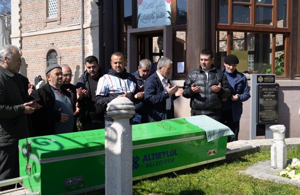 Zağnos Paşa’ya veda: 50 yıllık türbedar vefat etti Zağnospaşa Camii bahçesinde bulunan Zağnospaşa Türbesi’nin bakımı ile ilgilenen 94