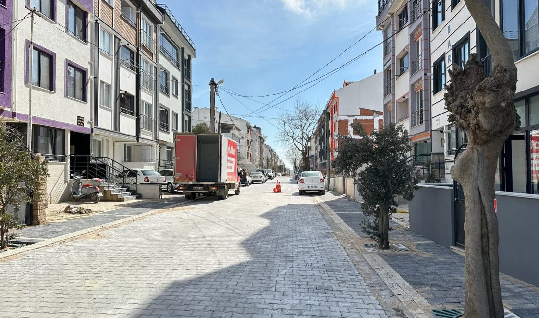 Bandırma Belediyesi’nden mahalle mahalle yol yenileme programı Bandırma Belediyesi araç filosuna yeni iş makineleri kazandırdı. Başkan Dursun