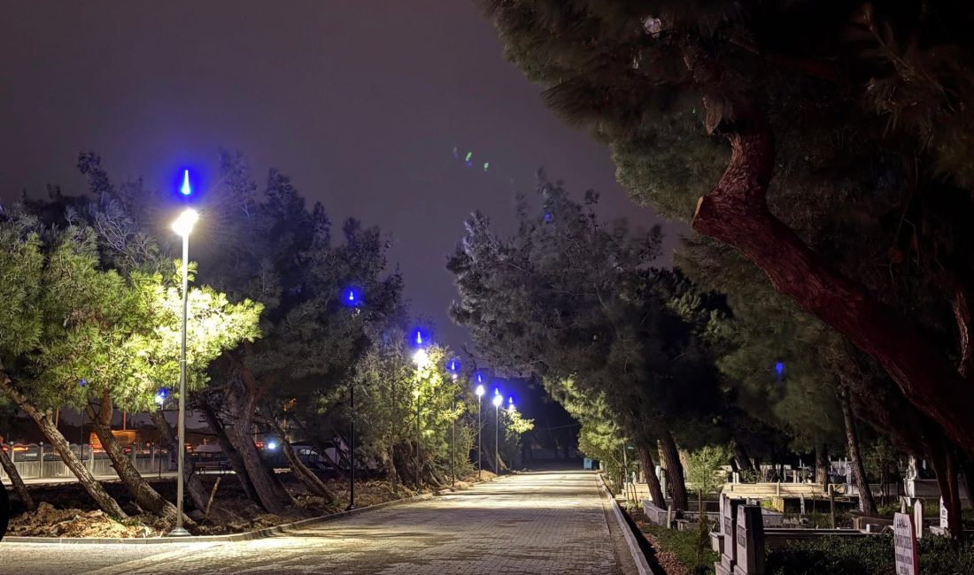 Bandırma Belediyesi Mezarlıklarda Kapsamlı Düzenleme Yaptı Bandırma Belediyesi tarafından yapılan çalışmalarla mezarlıklarda daha temiz, düzenli ve