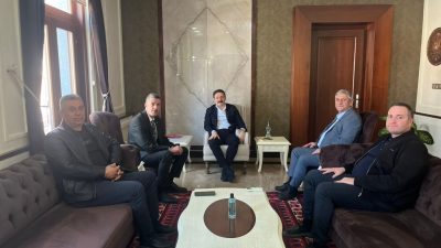 Bigadiç Taşıyıcılar Kooperatifi ve şoförler odası başkanları Bigadiç Kaymakamı Aziz