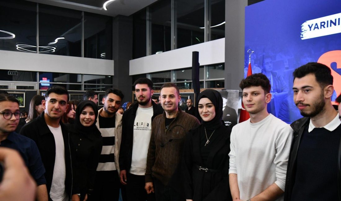 Başkan Ahmet Akın, gençlerle Balıkesir’in yarınını konuştu Balıkesir Büyükşehir Belediye Başkanı Ahmet Akın, SÖZ10’da programında gençlerle bir
