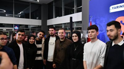 Balıkesir Büyükşehir Belediye Başkanı Ahmet Akın, SÖZ10’da programında gençlerle bir