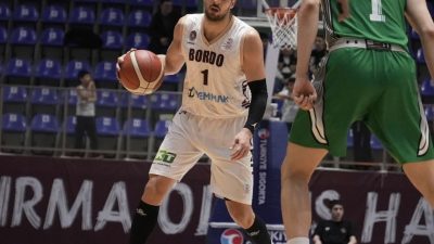 Bandırma’da oynanan karşılaşmada Bandırma Bordo Basketbol, Darüşşafaka Lassa karşısında baştan