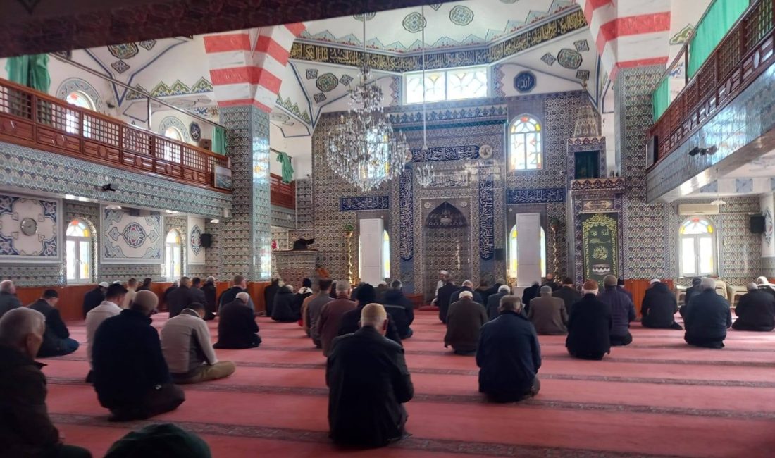 Müftü Pehlivan Laleli Camii’nde öğle namazını cemaatle kıldırdı Bandırma Müftülüğü, İlçe Müftüsü Dr. Abdulhamid Pehlivan’ın cami ziyaretlerinin 17