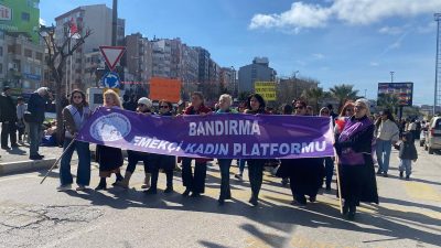 Bandırma’da kadınlar 8 Mart Dünya Emekçi Kadınlar Günü’nü kutlayarak halay