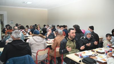 Bandırma Koyunculuk Araştırma Enstitüsü Müdürlüğü personeli ve aileleri, düzenlenen iftar