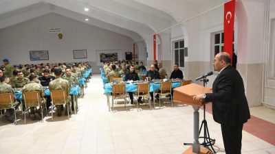 Balıkesir Valisi İsmail Ustaoğlu, Edremit’te 19’uncu Komando Tugay Komutanlığı tarafından