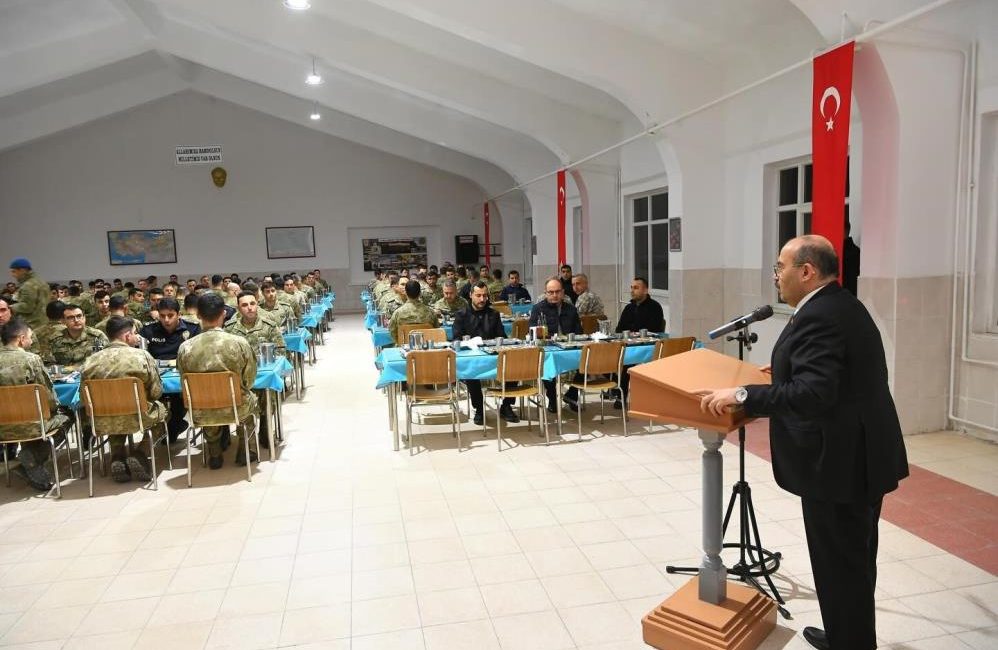 Balıkesir Valisi İsmail Ustaoğlu, Edremit’te 19’uncu Komando Tugay Komutanlığı tarafından