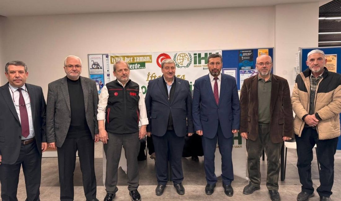 Bandırma’da Gazze yararına iftar programında barış duaları edildi Bandırma Müftülüğü ve Bandırma İHH tarafından düzenlenen Gazze yararına iftar