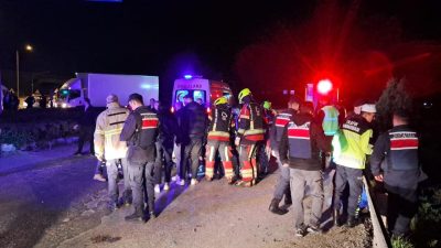 Balıkesir’de kontrolden çıkan otomobilin şarampole uçması sonucu meydana gelen trafik