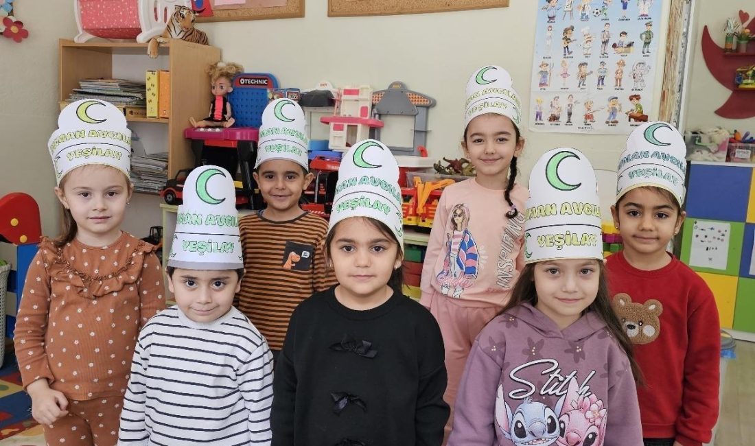 Bandırma’da miniklere sağlıklı yaşam etkinlikleri Bandırma Aksakal İlkokulu’nda Yeşilay Haftası kapsamında düzenlenen etkinliklerde öğrenciler resim,