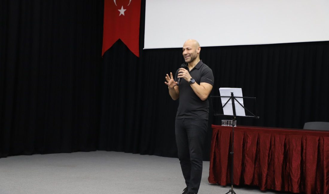 Yazar Kahraman Tazeoğlu Gönen’de Söyleşi Yaptı Gönen Belediyesi Ömer Seyfettin Etkinlikleri kapsamında yazar ve şair Kahraman