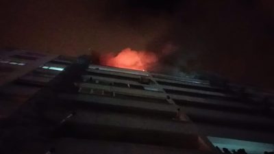 Edremit’te bir apartman dairesinde çıkan yangın, itfaiyenin hızlı müdahalesiyle kontrol
