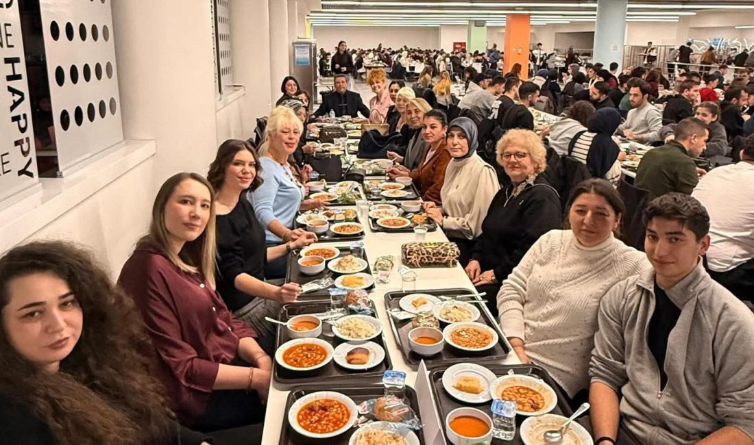 Türk Anneler Derneği Bandırma Şubesi’nden üniversite öğrencilerine iftar Türk Anneler Derneği Bandırma Şubesi, Ramazan ayının manevi atmosferinde üniversite