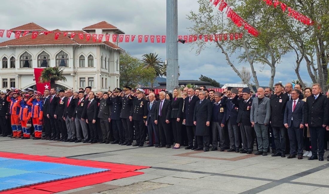 Bandırma’da çocuklar 23 Nisan’ı coşkuyla kutladı Bandırma Cumhuriyet Meydanı’nda gerçekleştirilen 23 Nisan Ulusal Egemenlik ve Çocuk