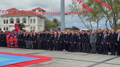 Bandırma Cumhuriyet Meydanı’nda gerçekleştirilen 23 Nisan Ulusal Egemenlik ve Çocuk