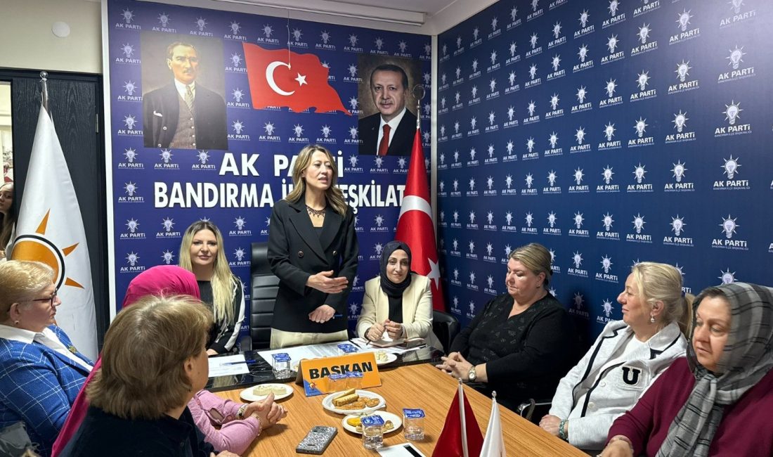 Bandırma’da AK Parti Kadın Kolları buluşması AK Parti Balıkesir İl Kadın Kolları Başkanı Münevver Gözhan ve