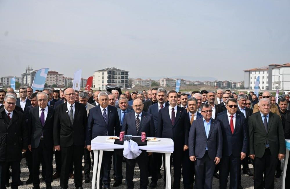 Başkan Akın: “Esnaf kazanırsa Balıkesir kazanır” Balıkesir Büyükşehir Belediye Başkanı Ahmet Akın, BESOB’un yeni hizmet binasının
