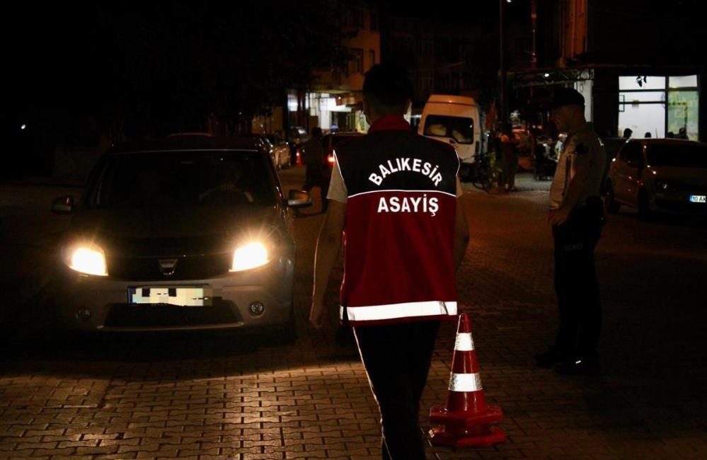 Balıkesir’de aranan 128 şahıs yakalandı Balıkesir’de polis ekipleri tarafından kent genelinde yürütülen çalışmalar, asayişten narkotiğe,