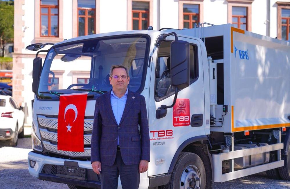 Ayvalık Belediyesi’nin temizlik işleri filosu güçleniyor Ayvalık Belediyesi, temizlik hizmetlerinin daha etkin yürütülmesi amacıyla araç filosunu