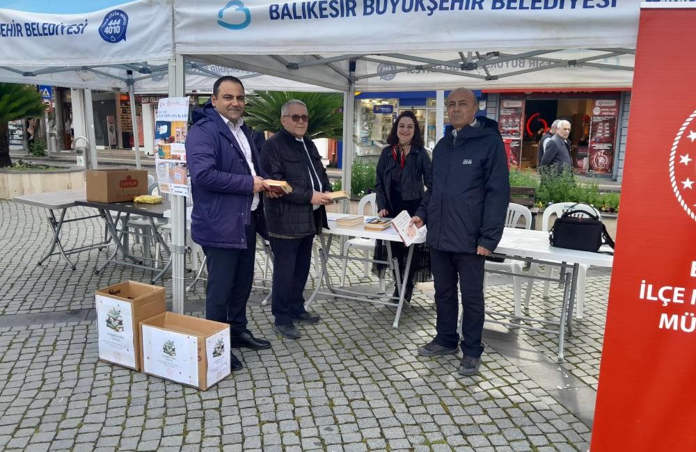 Kitap bağış kampanyası Edremit’te başladı Edremit İlçe Milli Eğitim Müdürlüğü tarafından düzenlenen kitap toplama kampanyası