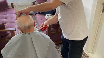 Susurluk Belediyesi, “Evimde Hizmet Var” projesiyle ihtiyaç sahibi vatandaşlara evlerinde