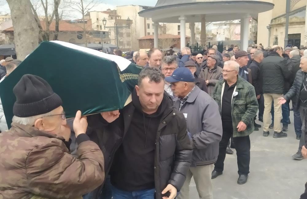 Balıkesir yerel basınında uzun yıllar köşe yazarlığı yapan ve yakalandığı