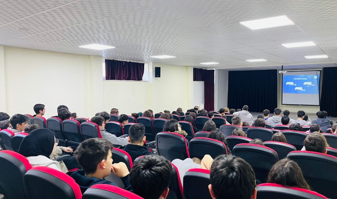 Bandırma’da Öğrencilere Deprem Eğitimi Bandırma’da lise öğrencilerine yönelik düzenlenen deprem farkındalık seminerinde, afetlere karşı