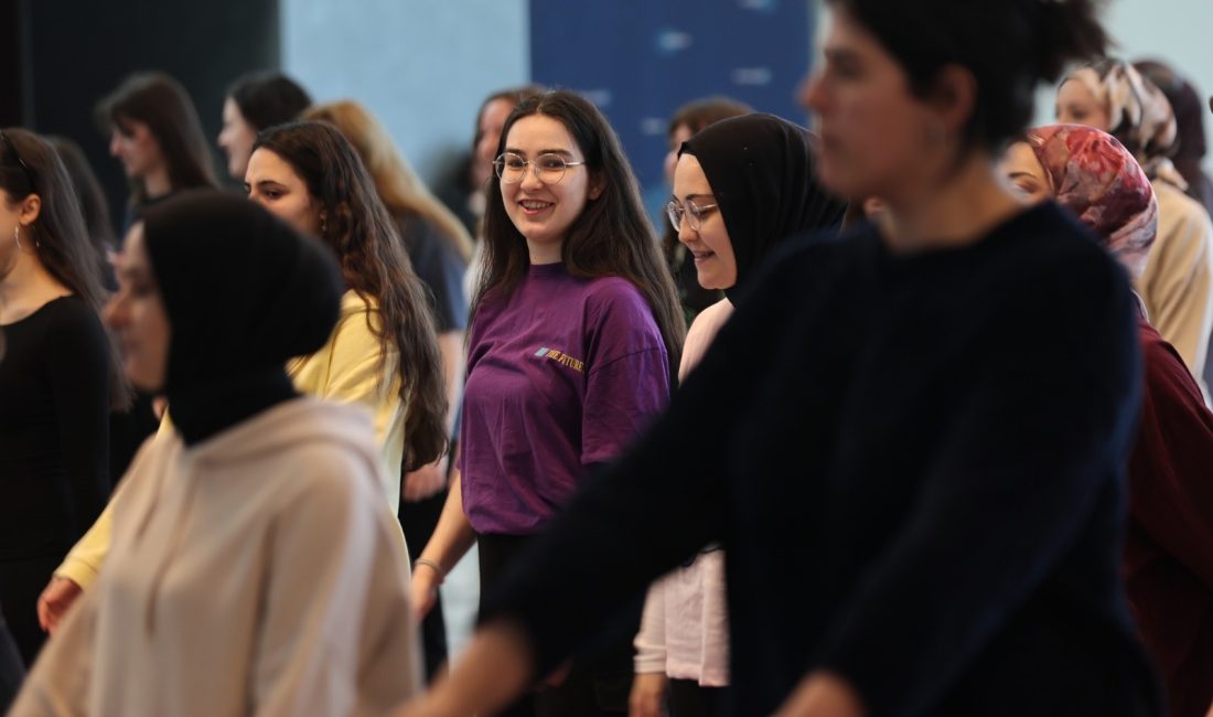 BANÜ’de düzenlenen etkinlikte katılımcılar, uzman eşliğinde gerçekleştirilen uygulamalarla egzersizi deneyimledi,