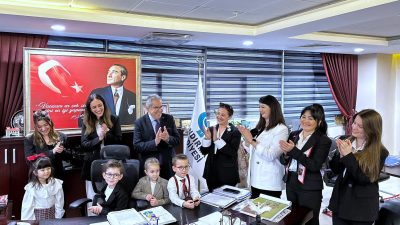 23 Nisan kapsamında Bandırma Belediyesi’nde başkanlık koltuğu temsili olarak öğrencilere
