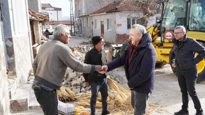 Susurluk Belediye Başkanı Hakan Yıldırım, ilçede Fen İşleri ekiplerinin yürüttüğü