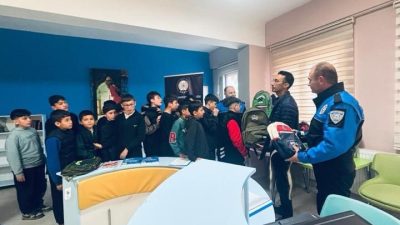 Dursunbey’de eğitim gören 50 öğrenciye Toplum Destekli polis ekipleri ve