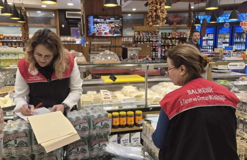 Edremit’te gıda işletmelerine sıkı denetim Edremit İlçe Tarım ve Orman Müdürlüğü kontrol görevlileri tarafından ilçe
