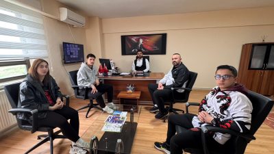 Bandırma Kızıl Ejder Kulübü sporcuları, biri Türkiye şampiyonluğu diğeri dünya