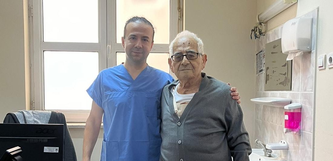 Bandırma’da 91 yaşındaki emekli öğretmene başarılı bypass Bandırma’da yaşayan 91 yaşındaki emekli öğretmen Hasan Salhan, kalp damarlarındaki