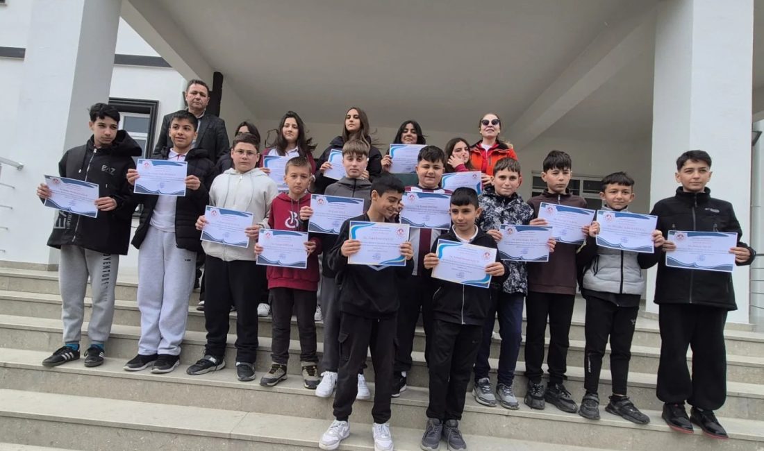 Bandırma Ortaokulu öğrencileri, D.O.S.T. Projesi kapsamında düzenlenen spor müsabakalarındaki başarılarının