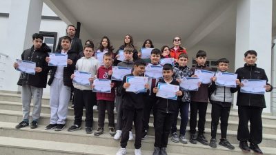 Bandırma Ortaokulu öğrencileri, D.O.S.T. Projesi kapsamında düzenlenen spor müsabakalarındaki başarılarının
