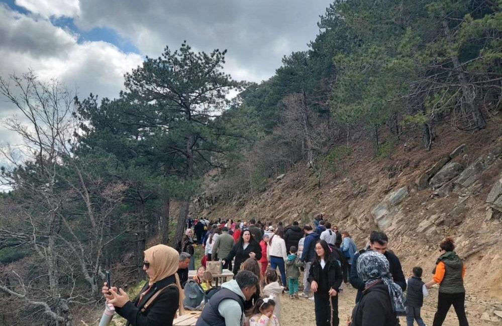 Geleceğin çevrecileri Milli Park’ta buluştu Doğa Turizmi Etkinlikleri kapsamında düzenlenen programda, Sarıkız Anaokulu öğrencileri Kazdağı