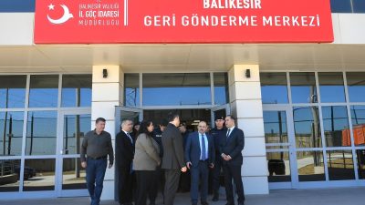 Balıkesir Valisi İsmail Ustaoğlu, Bandırma’da bulunan geri gönderme ve ön