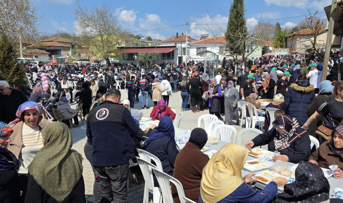 Bandırma Kaymakamı Engin Aksakal, Doğa Mahallesi’nde düzenlenen Mevlid-i Şerif programı