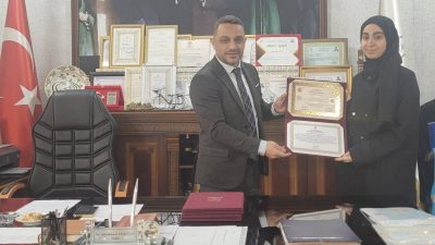 Bandırma İlçe Müftülüğü’nde düzenlenen törende, hafızlık sınavında başarılı olan öğrenciler