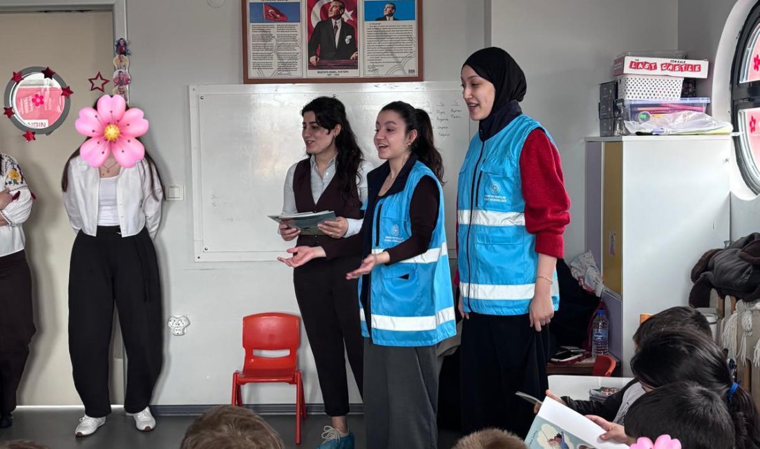 Bandırma’da çocuklara oyun ve kitap dolu gün Bandırma Kız Yurdu öğrencileri, “Oyun Ablam” Projesi kapsamında Türkan Saylan