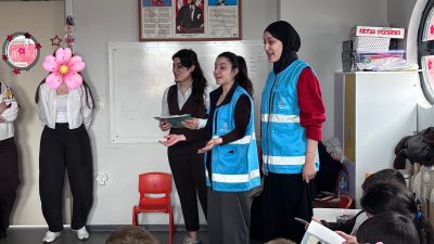 Bandırma Kız Yurdu öğrencileri, “Oyun Ablam” Projesi kapsamında Türkan Saylan