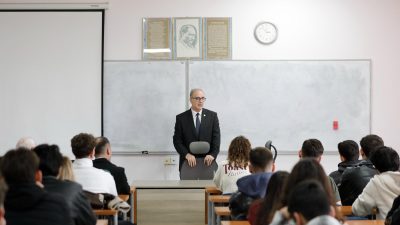 Rektör Prof. Dr. İsmail Boz, “Rektör-Öğrenci Buluşmaları” kapsamında Denizcilik Meslek