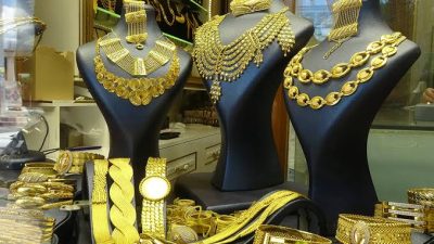 Kuyumcuda sahte altın bozdurulması üzerine başlatılan operasyonda 3 şüpheli yakalandı.