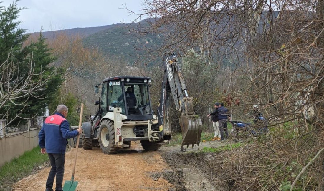 Erdek Belediyesi ile Balıkesir Büyükşehir Belediyesi ekipleri, Ocaklar Mahallesi’nde ulaşımı