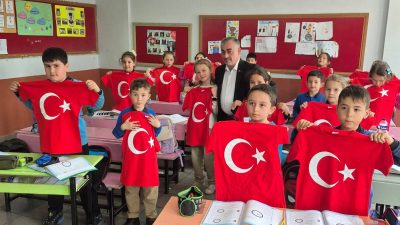 23 Nisan Ulusal Egemenlik ve Çocuk Bayramı öncesinde Manyas’ta öğrencilere