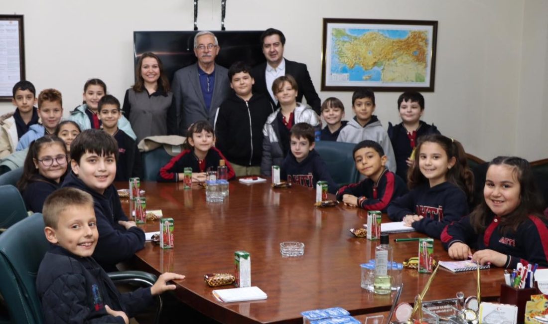 Erdek Belediye Başkanı Burhan Karışık, Hayat Bilgisi dersi kapsamında yerel