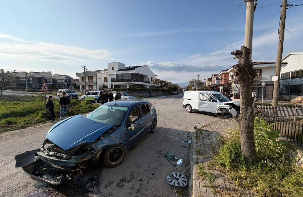 Burhaniye’de sık kaza yaşanan kavşağa düzenleme yapılması istendi Ören Mahallesinde Prof. Tarık Terzioğlu Caddesi ile Sait Pabuççuoğlu Caddesinin